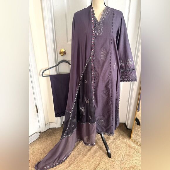 SUFFUSE BY SANA YASIR PAKISTANI LUXURY AUTHENTIC DESIGNER EMBROIDERED DRESS - Picture 7 of 12